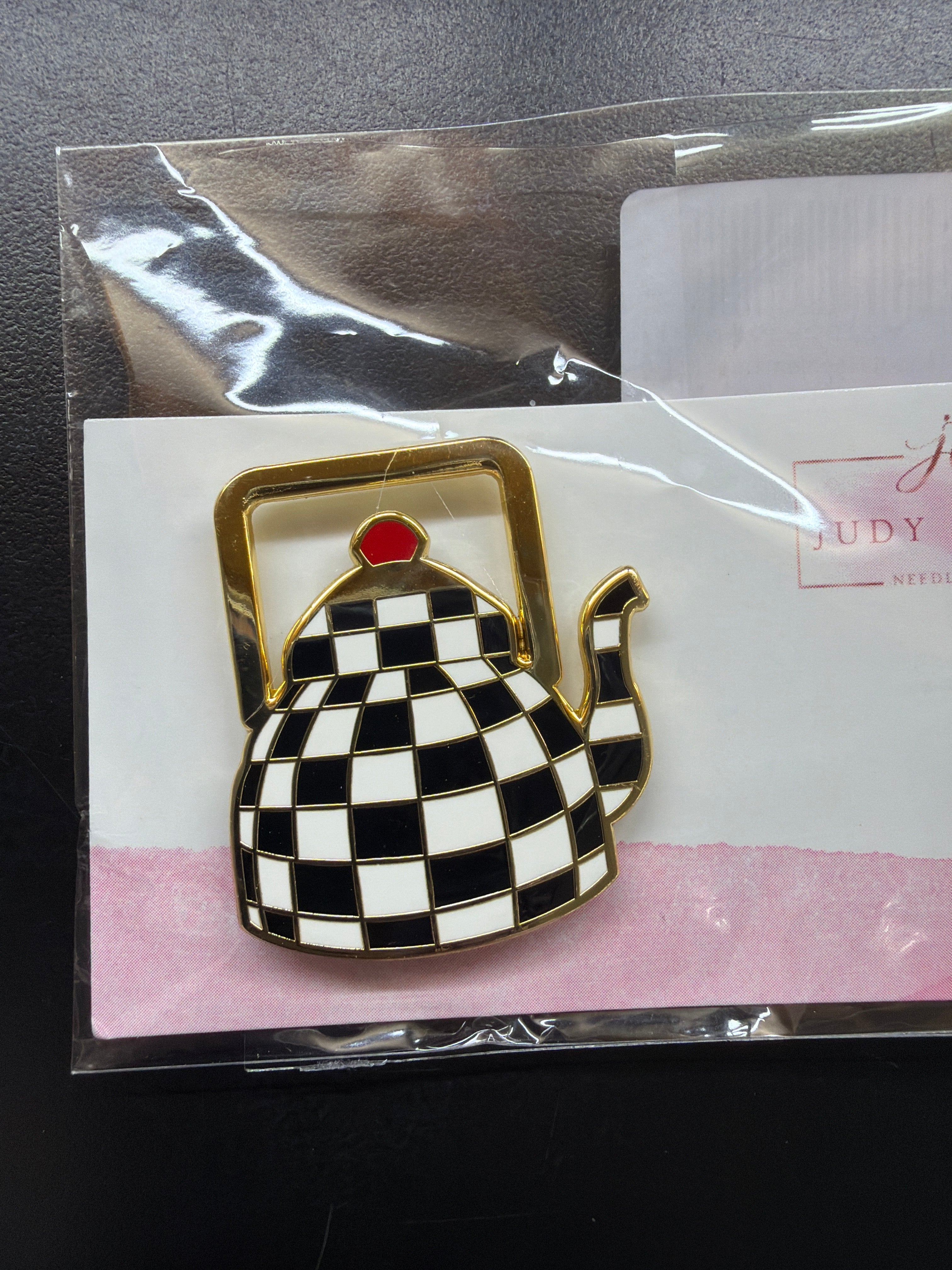 Teapot Needleminder Black & White