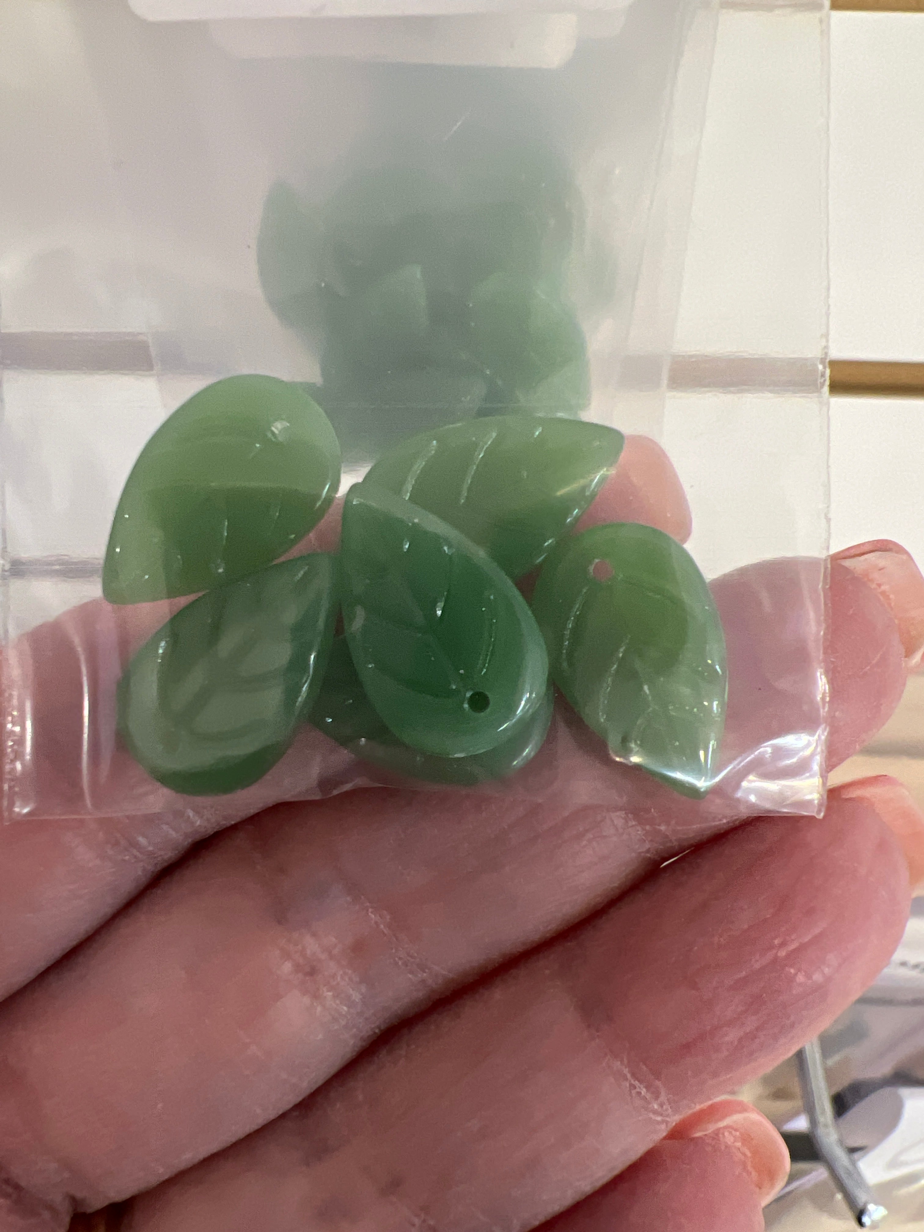 Leaf Beads - dk jade green