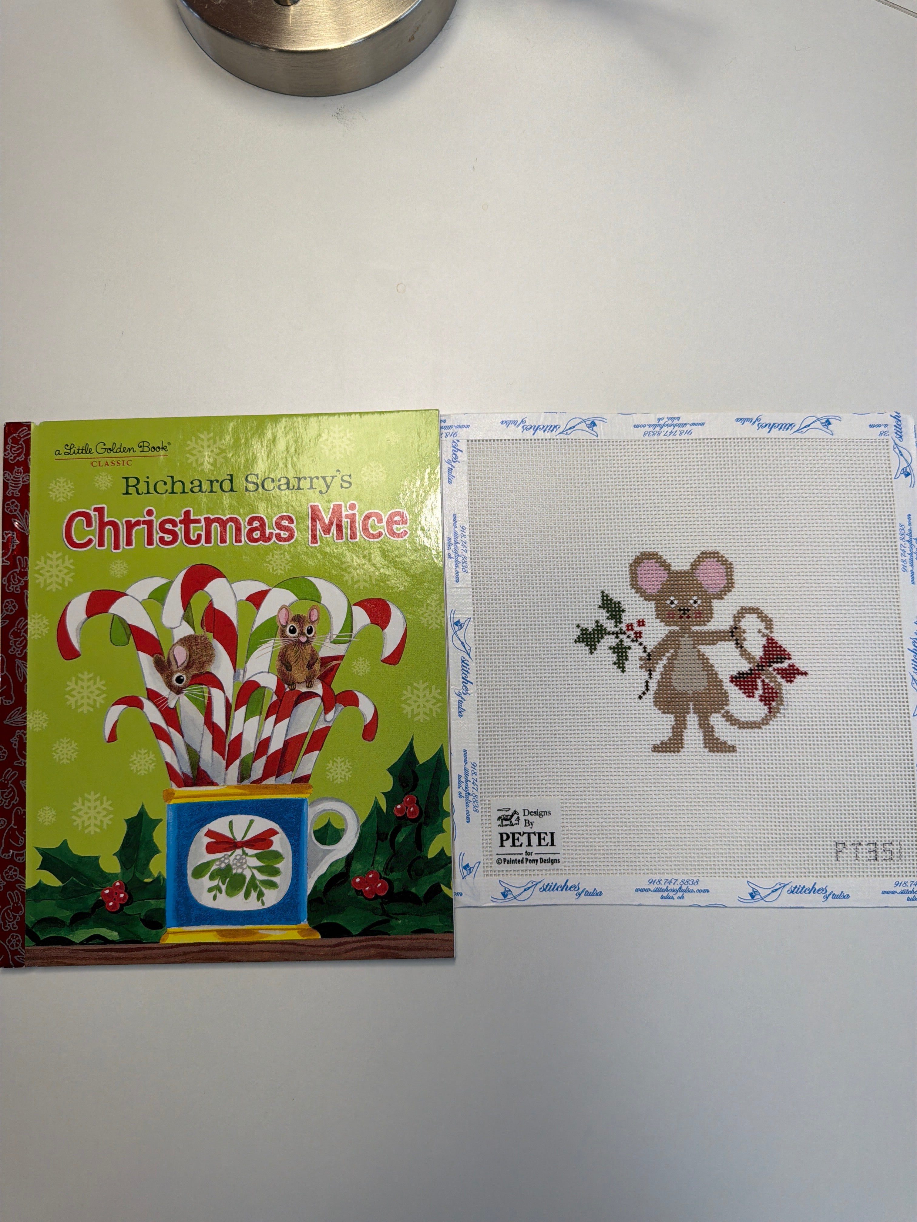 Christmas Mouse w / book