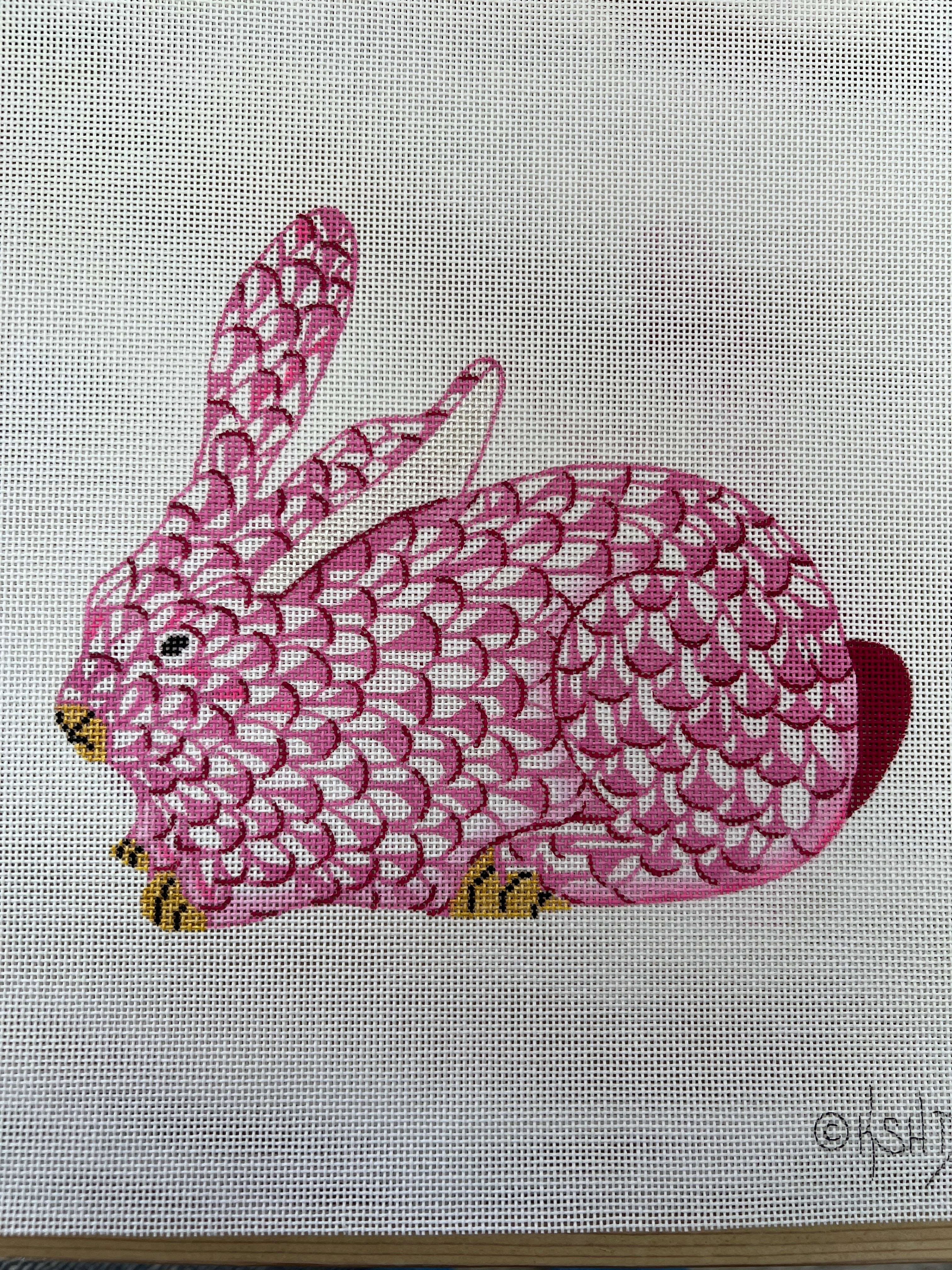 Herend-inspired crouching fishnet Bunny