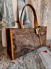 Load image into Gallery viewer, Chester Maxi Tote