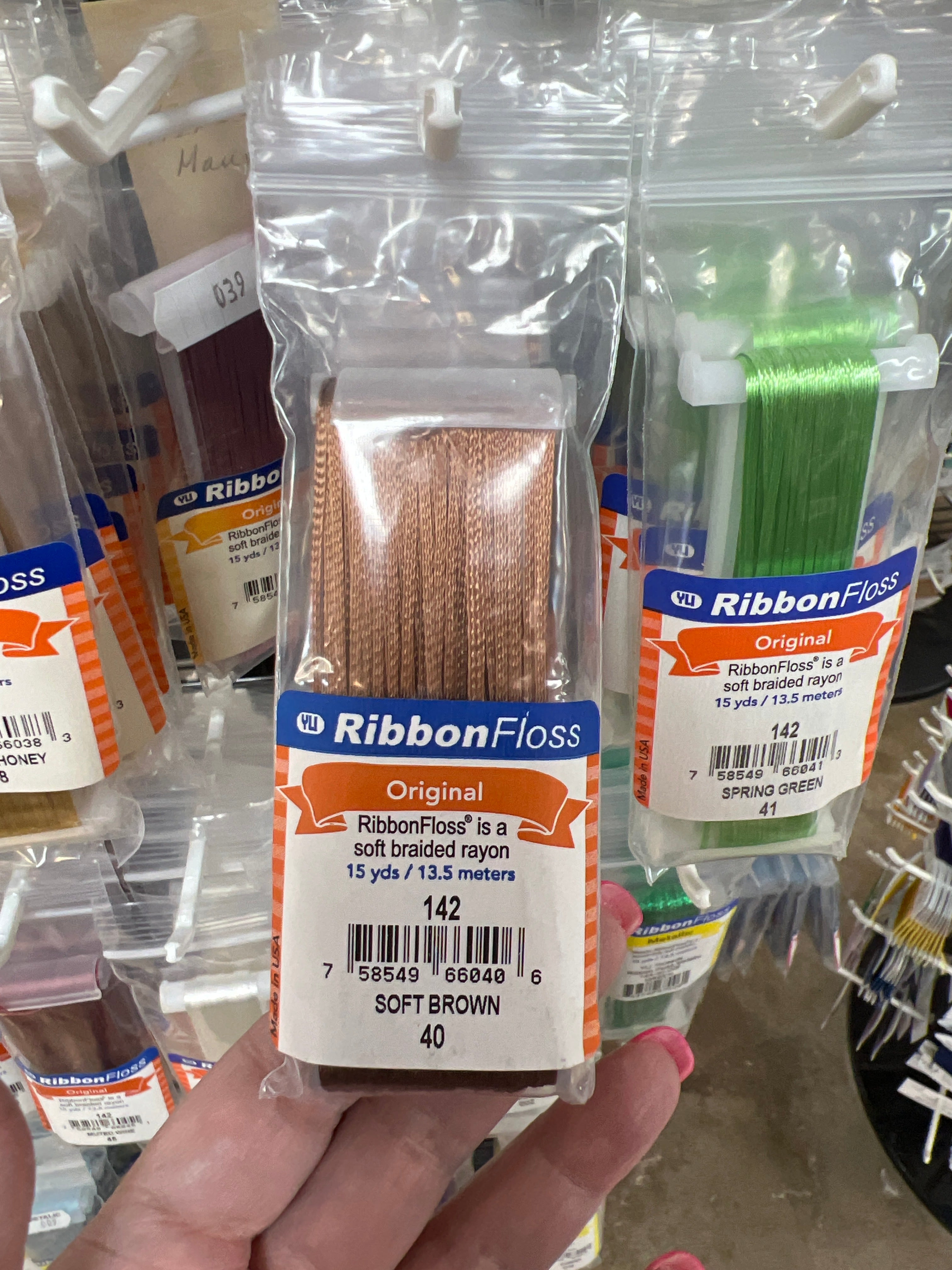 Ribbon Floss 142-040 Soft Brown